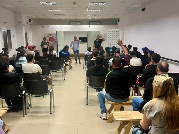 El programa “Licencia en tu barrio” llegó a El Carmen y ya capacitó a más de 500 vecinos