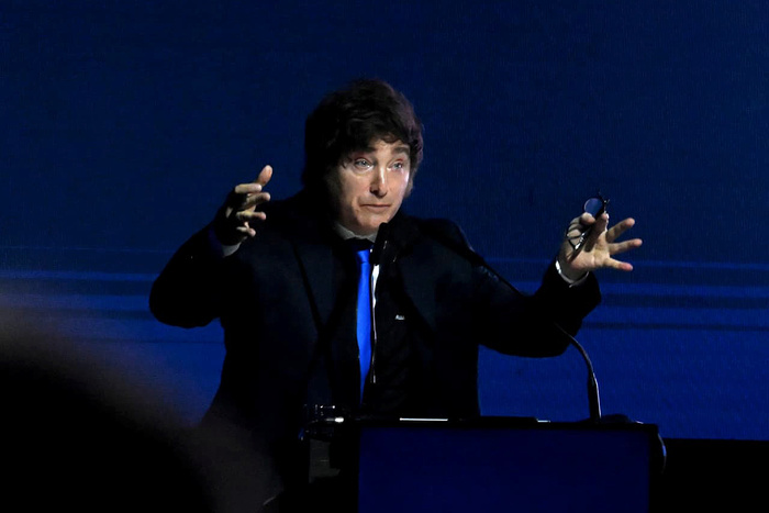 Milei ratificó el sistema de bandas cambiarias y admitió que la intervención del Tesoro de EE.UU. fue “una oportunidad de negocios”