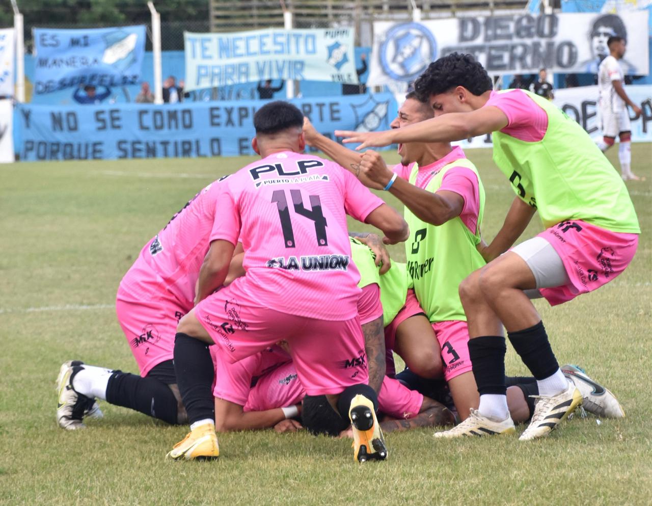 Villa San Carlos ganó en casa y se metió en el Reducido