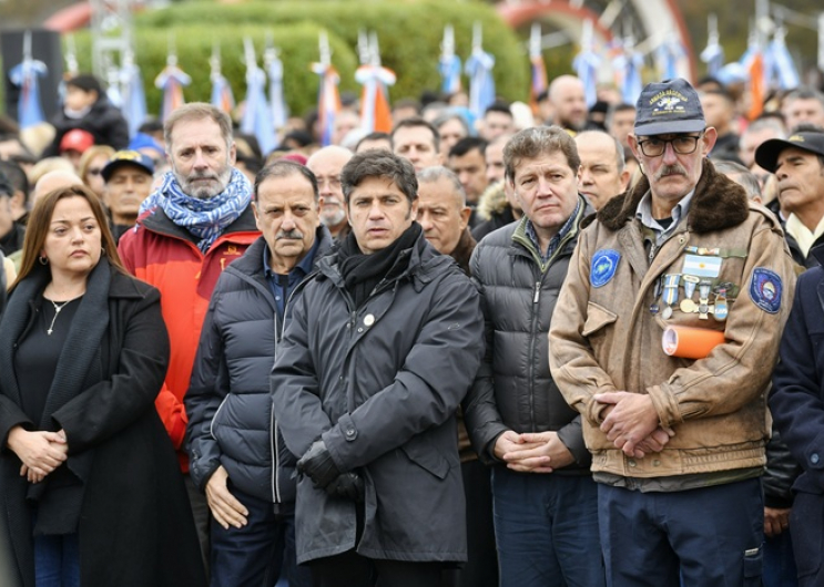 Kicillof participó en Ushuaia del acto por el Día de los Veteranos y Caídos en Malvinas