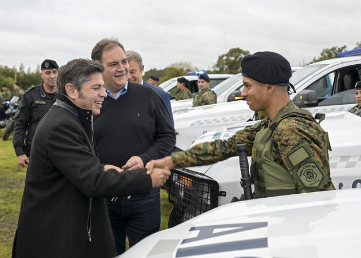 Kicillof inauguró bases policiales, entregó patrulleros y sumó nuevas aulas en Almirante Brown