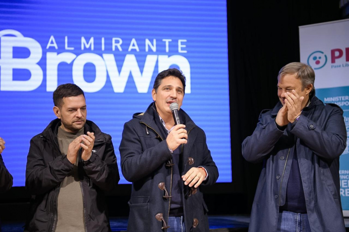 Marinucci encabezó la entrega de casi mil Pases Libres Multimodales en Almirante Brown