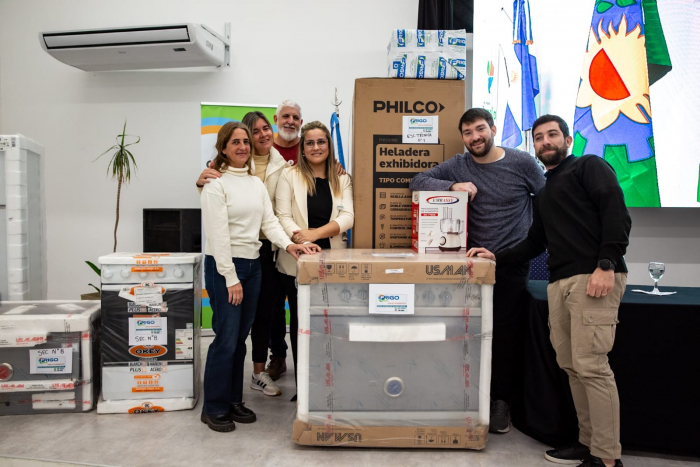La Provincia entregó equipamiento para fortalecer comedores escolares en Ramallo